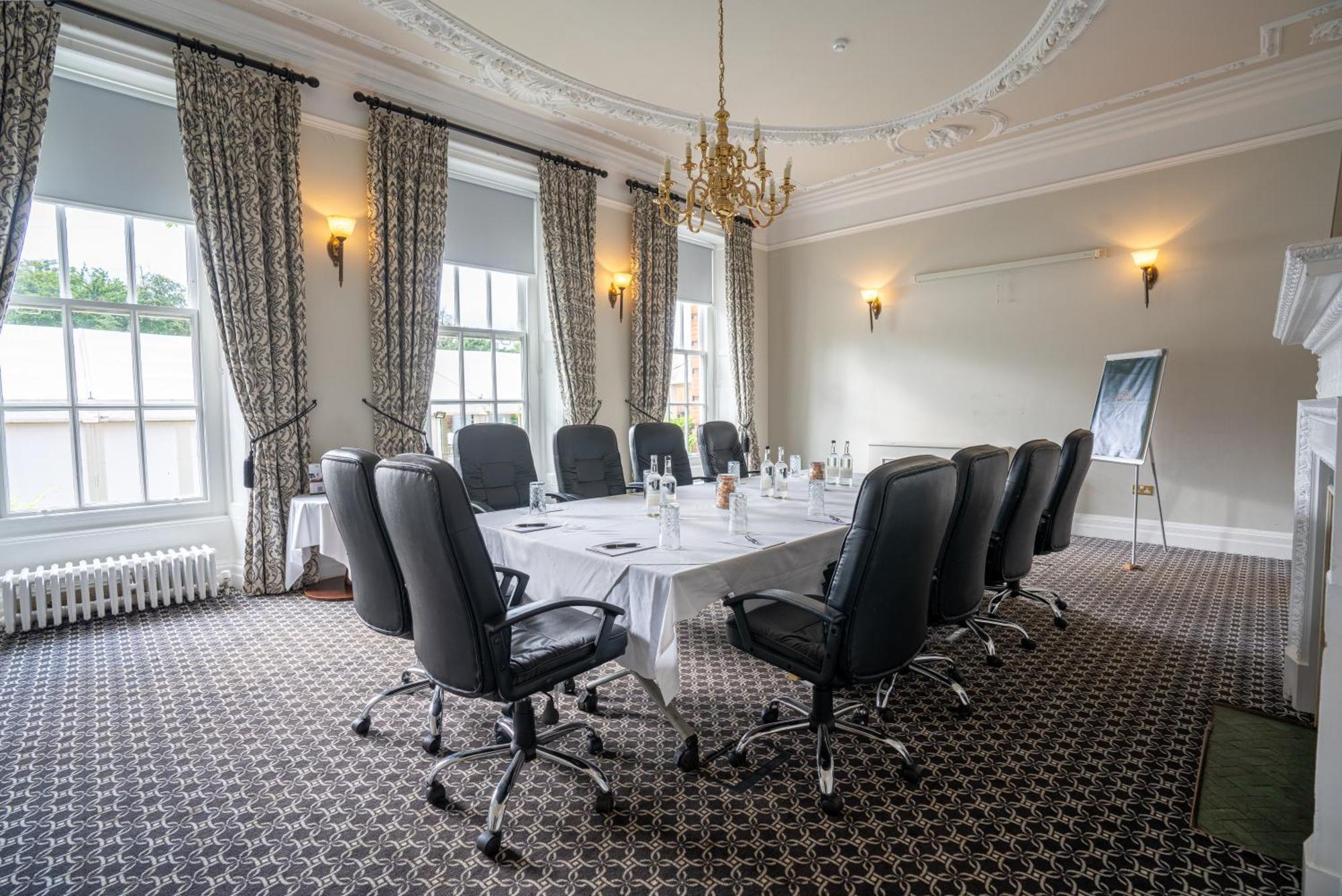 Hunton Park Hotel Kings Langley Exterior photo