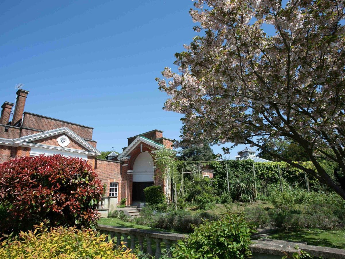 Hunton Park Hotel Kings Langley Exterior photo